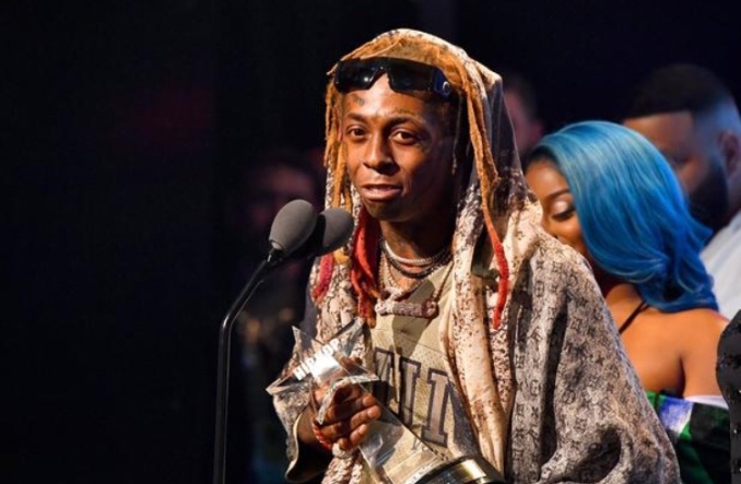 Lil Wayne Accepts “I Am Hip-Hop” Award At 2018 BET Hip Hop Awards